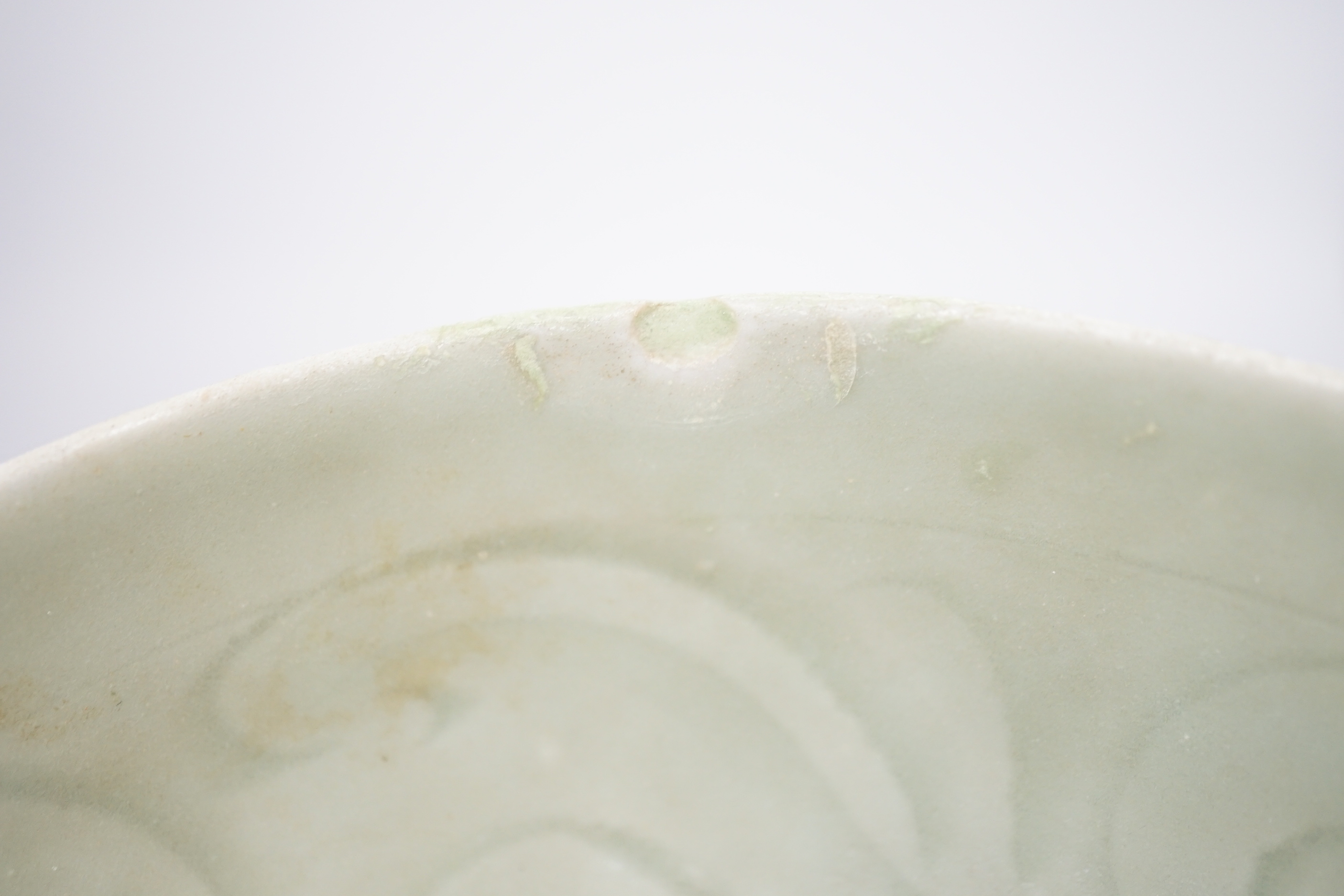 A Chinese Longquan celadon bowl, Ming dynasty, 16.5cm diameter